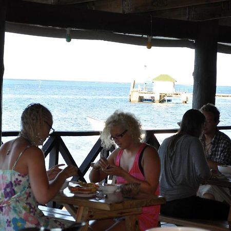 Ratu Kini Backpackers And Dive Resort Mana Island Dış mekan fotoğraf