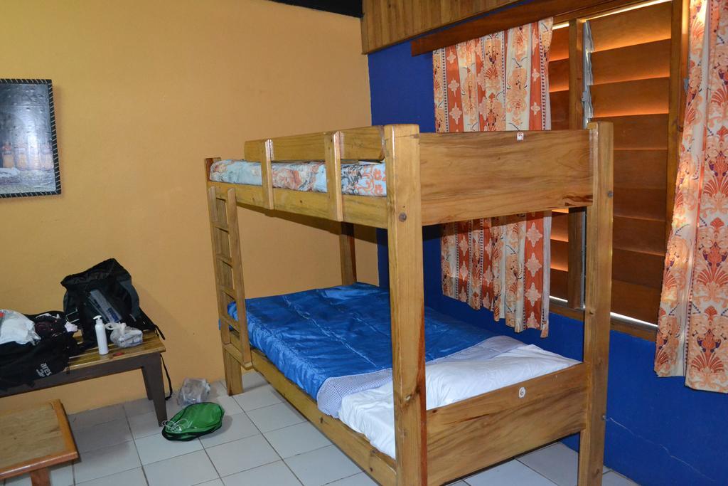 Ratu Kini Backpackers And Dive Resort Mana Island Oda fotoğraf