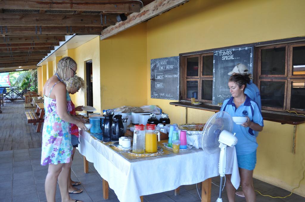 Ratu Kini Backpackers And Dive Resort Mana Island Dış mekan fotoğraf