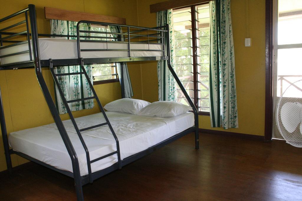 Ratu Kini Backpackers And Dive Resort Mana Island Dış mekan fotoğraf