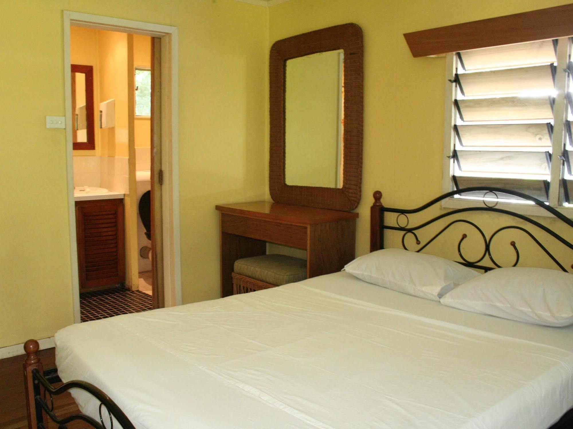 Ratu Kini Backpackers And Dive Resort Mana Island Dış mekan fotoğraf